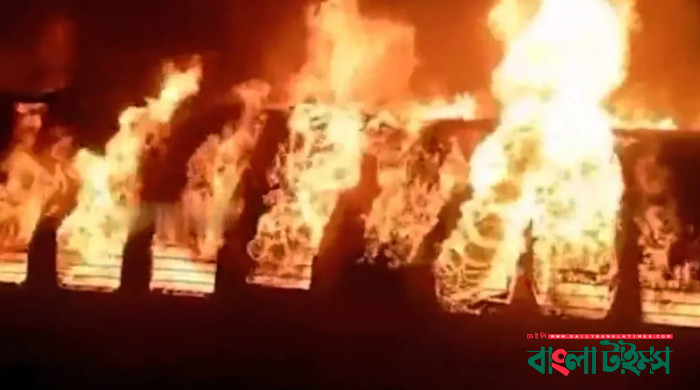 ভারতে ট্রেনের বগিতে ভয়াবহ আগুন, নিহত ১০